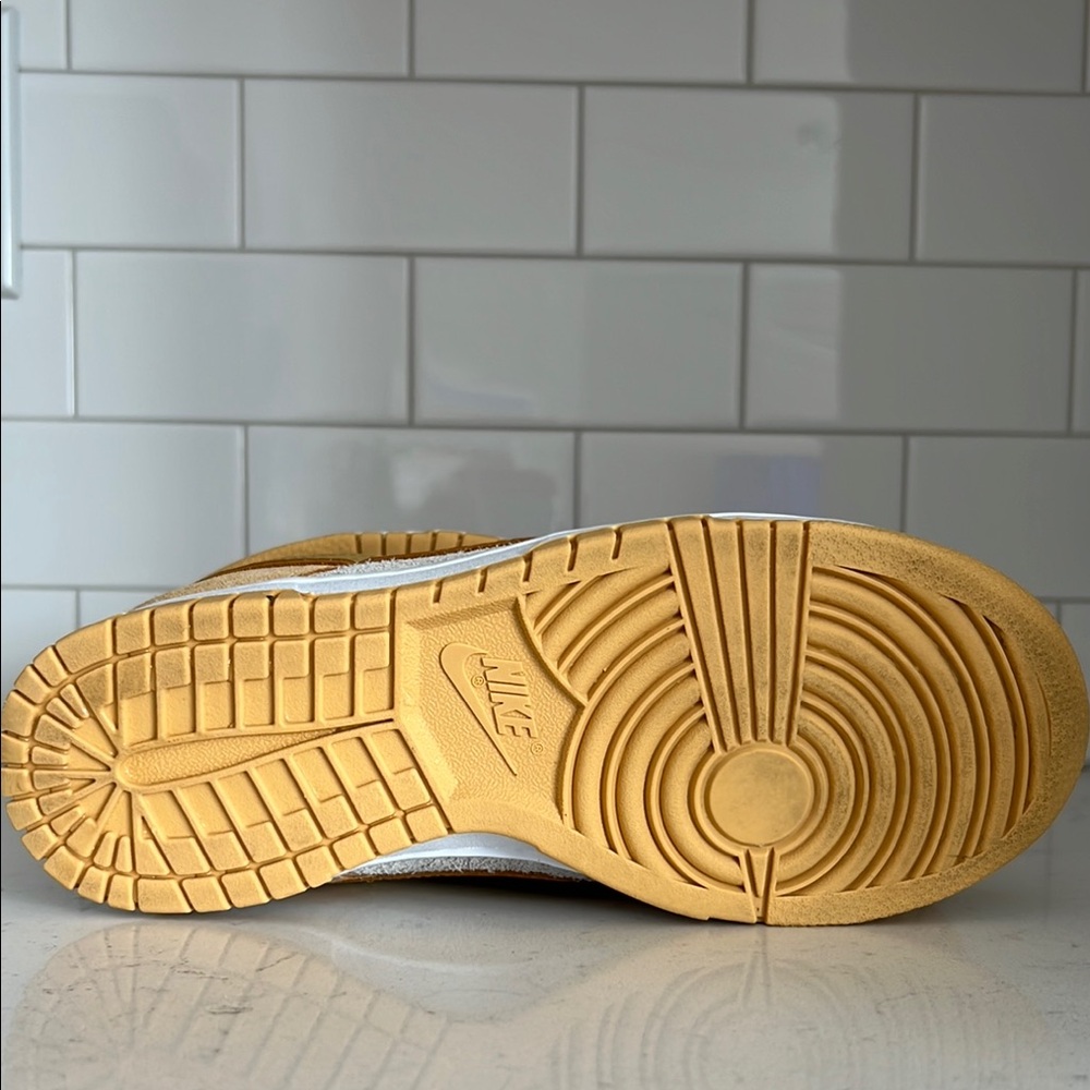 Very Good - Women's Nike Dunk Low LX Sneaker - White / Yellow - Gold - Size W7 - Picture 5 of 16